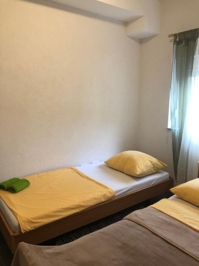 Apartmani Janja スタリグラード エクステリア 写真
